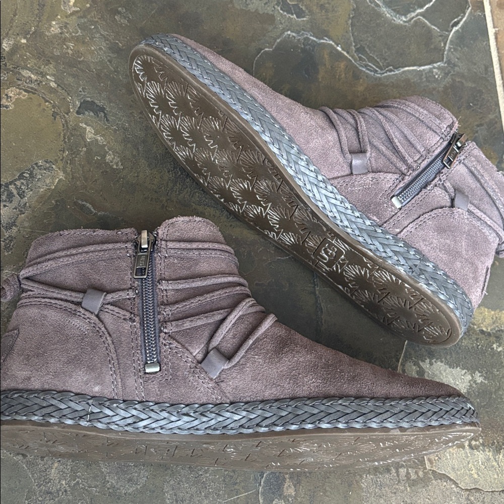 UGG Rianne Bootie - Picture 7 of 12